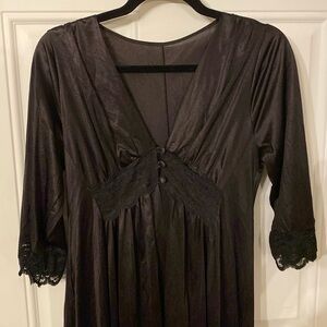 Vintage Vanity Fair Black with Lace Trim 3 Button Maxi Robe with Pockets